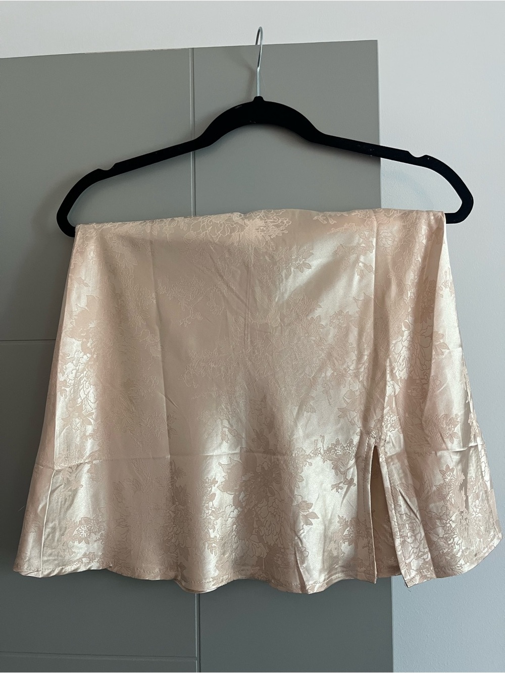 NWOT Princess Polly • Silky Floral Skirt in Light Champagne